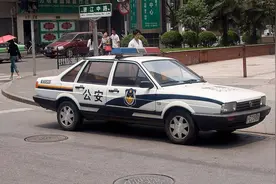 中国警车又“换血”，这次不再用红旗，新车颜值高，节能又环保！图片