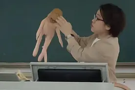 在恐怖中逐渐离谱，母婴医学生的日常：来，让我看看你家“孩儿”图片