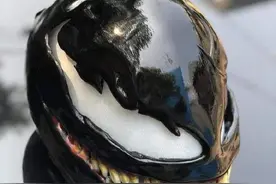 毒液样式摩托车头盔，增加回头率的“神器”图片