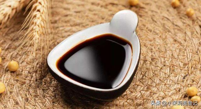 买酱油，要分清“酿造酱油”和“配制酱油”，看准3处挑出好酱油