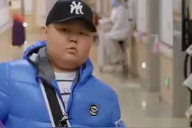 广西11岁男孩患罕见癌症，临终前向妈妈说三个字，母亲瞬间泪奔图片