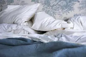 被子放久了有“异味”，教你一招，不用晒不用洗，干净又杀菌图片