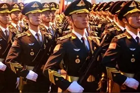 美论坛热议：中国仪仗队越南行，为啥让越南女生集体失控？图片