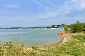 河南的“洱海”：占地6万亩免费开放，青山环绕，自驾游好去处图片