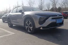 凡尔赛C5 X用车感受：后排乘坐空间两拳有余，底盘调教不输奥迪图片