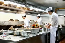 说不要打荷的“专家讲师们”，快来听听厨师的声音图片