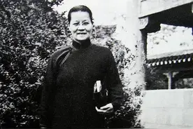 她曾担任江苏副省长，是我国第一个女副省长，获得“智慧女神”奖图片