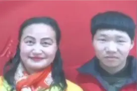 56岁大妈裸婚30岁小伙，不给零花钱小伙怒了：你老成这样满脸皱纹图片