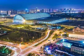 外地人来津两大怪：西站像大棚出租40度不开空调往死里晒图片