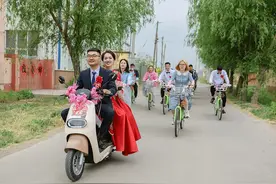 青岛市即墨区95后小伙别样接亲 引领婚俗新风尚图片