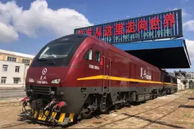 中国铁路首台自主化大功率高速柴油机装车运用图片