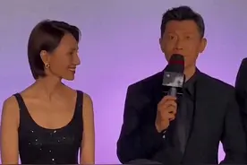 袁泉夏雨夫妇，活动现场的两个细节，暴露两口子的真实现状图片