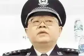 “打黑局长”文强堕落史图片