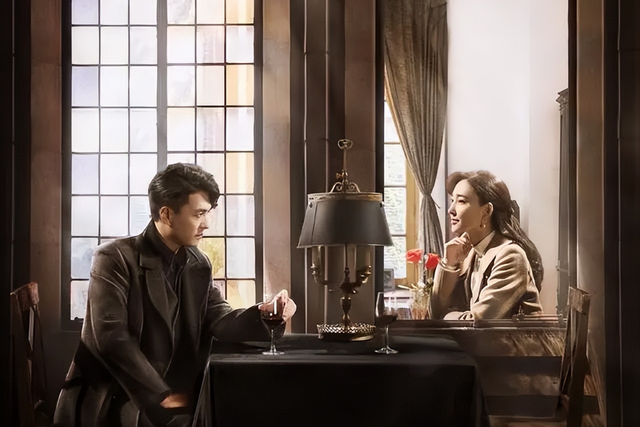 王丽坤在《无间》中的演技更趋成熟,她的枪战戏凌厉,情感戏淡定