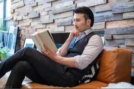 一个家庭到底有多少钱，才算有钱人？银行：3个条件满足一个就行图片