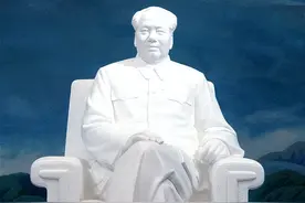 毛主席纪念堂坐像不够威严，专家意图拆除，韩福裕：摆上鲜花试试图片