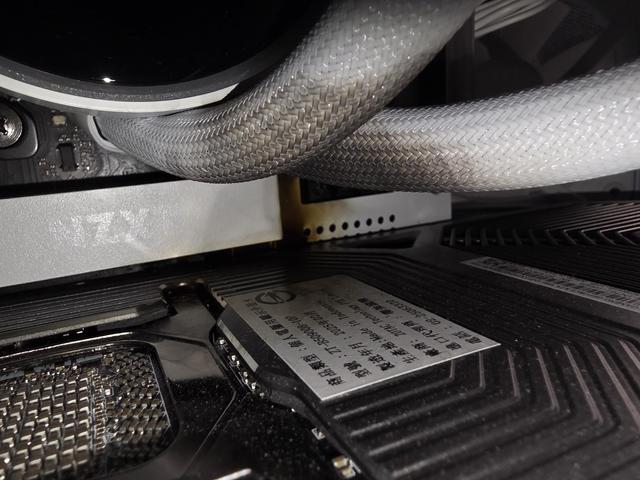 玩《战地风云6》游戏时RTX 5090显卡突发起火：PCB烧熔严重