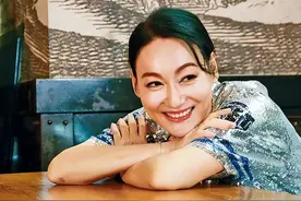 著名影星惠英红：乞讨10年，做武打明星火到至今，苦等初恋50年图片