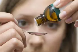 第一次买精油不会用？别急啊，看这里图片