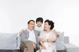 “外孙”与“亲孙子”有什么区别？老人的答案太现实了，扎心图片