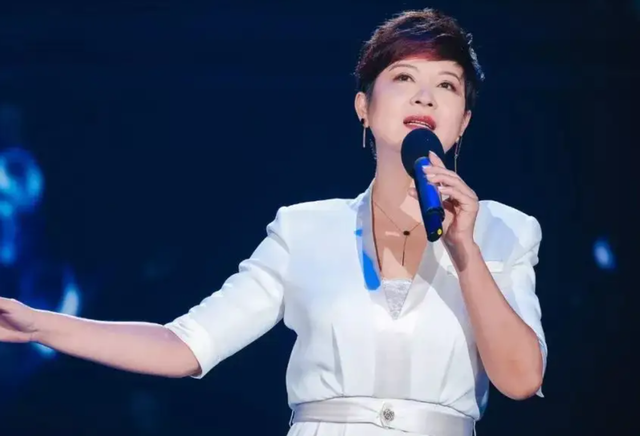 歌手甘萍:为了嫁给国脚黎兵含泪退圈,过上了普通人的生活