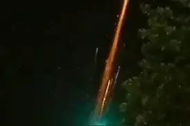 印度多地天空出现神秘火球，中国火箭坠落？村民捡到残骸兴奋了图片