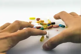 医生忠告：长期吃降压药，若身体出现这3种表现，建议马上停药图片