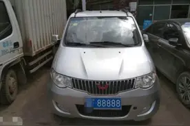 贵州最牛五菱宏光，车牌比保时捷还贵，交警也无可奈何图片