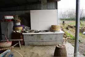 农村人为何喜欢用柴火灶做饭，仅仅只是因为做出来的饭菜香吗？图片