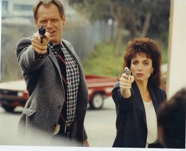 神探亨特张演员表,《神探亨特》39年:"亨特"77岁变帅了,女主角67岁