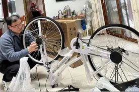 我网购了一辆很靓眼的上海凤凰自行车图片