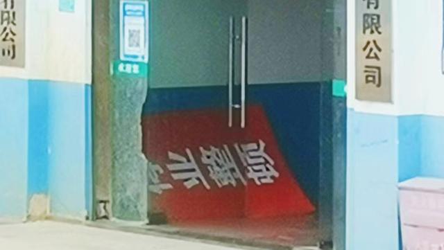 长沙一污染企业欲死灰复燃，“停业整顿”的牌子被甩一边