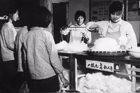 如今一个月工资5000元，相当于80年代多少钱？图片