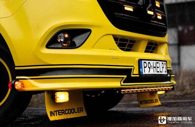 V6奔驰凌特被改成牵引车，还加装了生活舱，波兰人改装玩得是真溜