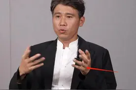 巩俐的亲师弟20年终于熬成男主，被指感情成谜，自曝早已隐婚图片