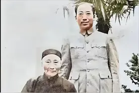 1945年，戴笠和母亲蓝月喜的合影，第二年去世，母亲至死不知情！图片