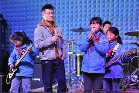 刘德华点赞的贵州海嘎小学乐队 在山里开了一场公益直播图片