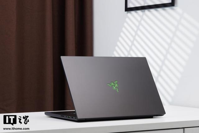 雷蛇灵刃 17 专业版评测：最强移动端 GPU，DLSS 畅玩 2K 光追