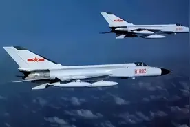 81192请返航！歼-20已起飞！图片