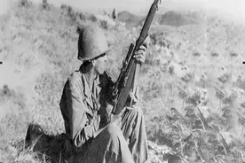 朝鲜战争中美两军王牌狙击手战绩对比，214：40图片