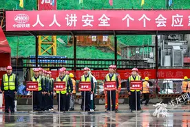 发生高坠如何快速救援？渝湘复线高速彭酉路项目开展专项应急演练图片