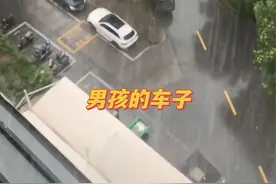 男子开车1000公里见女友，女孩避而不见，网友：女孩没有做错图片