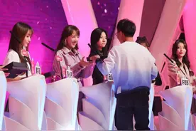 女嘉宾听到男子“收废品”全灭灯，孟非问收啥废品，听完都后悔了图片