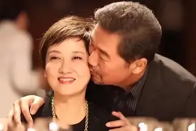 离婚34年，张国立和邓婕恩爱有加，前妻罗秀春却不敢再嫁图片
