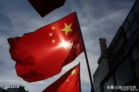 美国究竟为哪般？中国人民解放军在台湾海峡拦截美军驱逐舰！图片
