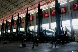 美军承认解放军实力旗鼓相当，对火箭军尤为忌惮图片