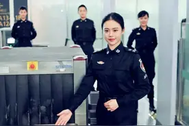 地铁安检员—“骗局”下的被剥削者图片