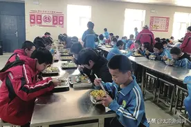 孩子爱吃 家长放心 刘家堡乡中心校：“放心午餐”全覆盖图片