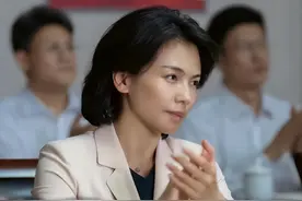 “女干部”别尬演，把刘涛、吴越和万茜放在一起看，差距一目了然图片