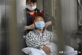 少年上学途中跌落三轮车致特重脑损伤图片